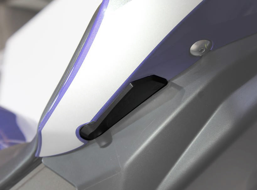 Gilles Passenger Footrests Cover Kit – Yamaha YZF-R1 / M 2015–2026