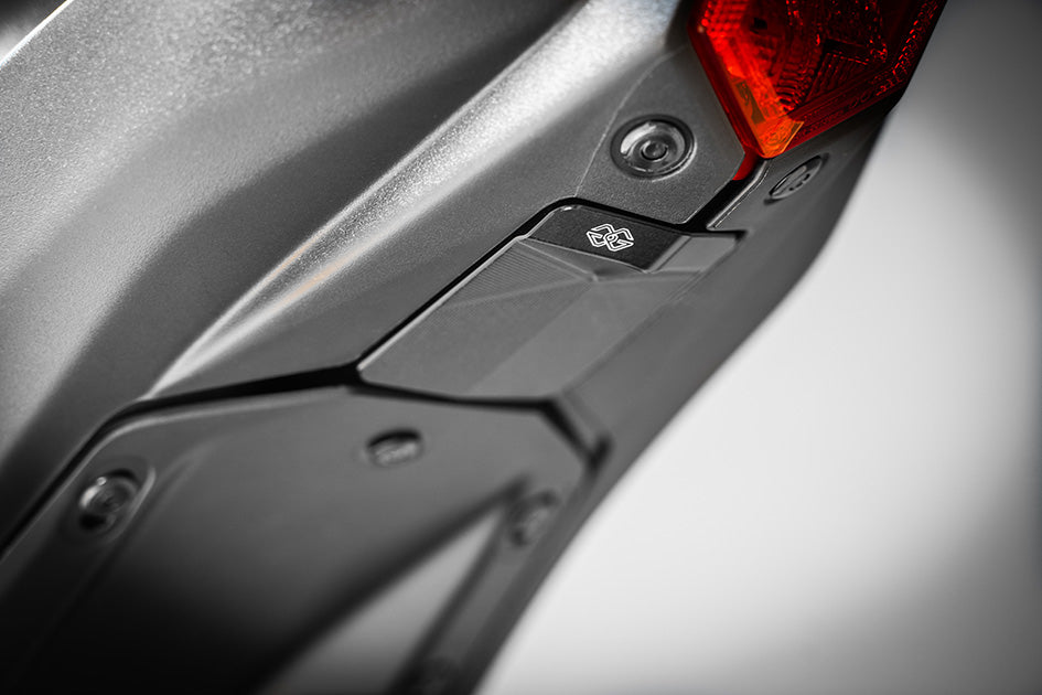 Gilles Race Cover Kit for License Plate Holder and Rear View Mirrors – Yamaha YZF-R7 2021–2026