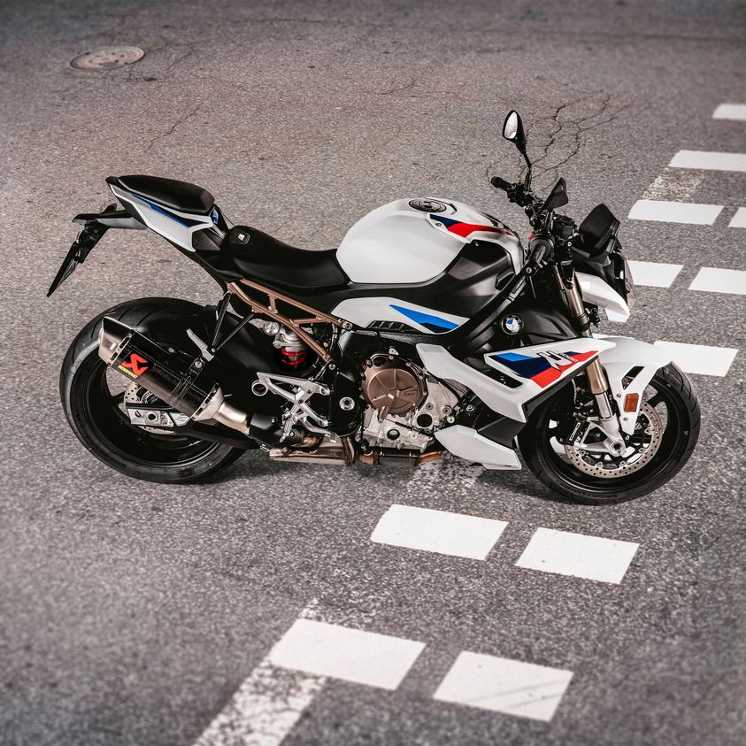 Akrapovic Carbon Silencer Slip-On Kit - Road Legal – BMW M1000R Naked 2023–2026 / BMW S1000R Naked 2021–2026