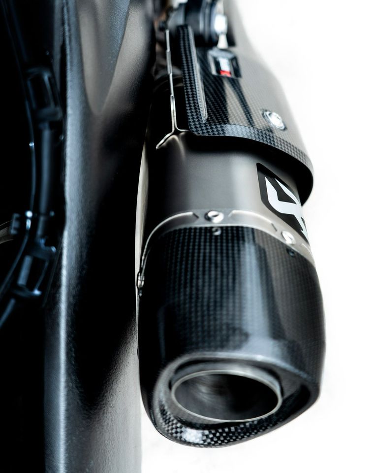Akrapovic Titanium Silencer Slip-On Kit - With Carbon Heatshield - Road Legal – Suzuki GSX-S1000 2015–2020